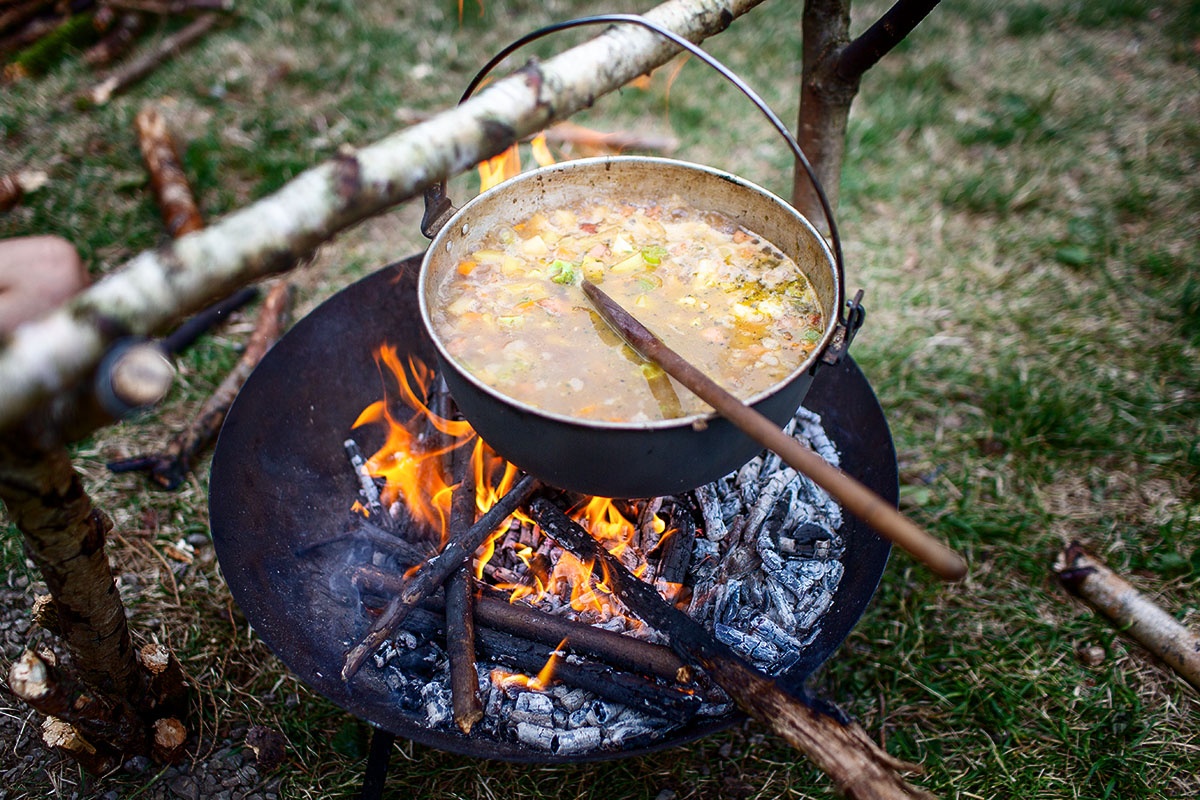 Souboj v kotlíku - celotáborová soutěž ve vaření oddílů