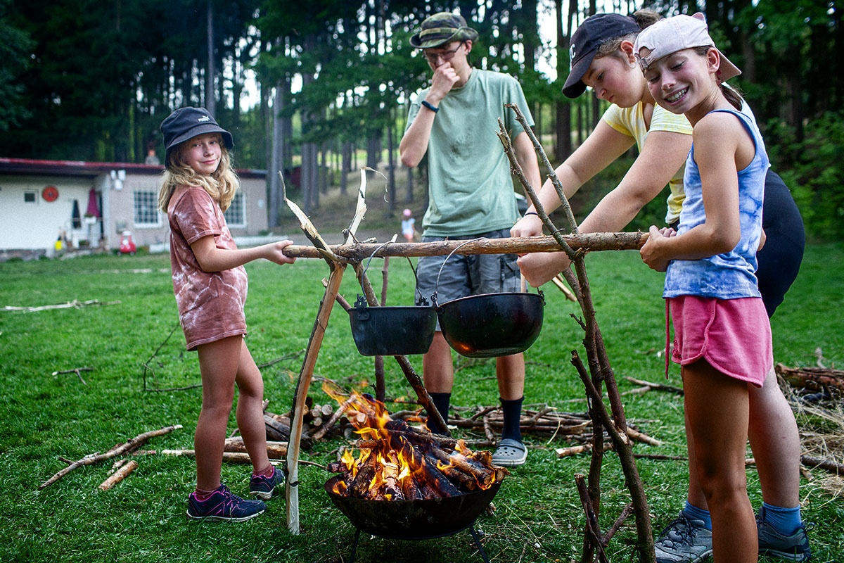 Souboj v kotlíku - celotáborová soutěž ve vaření oddílů